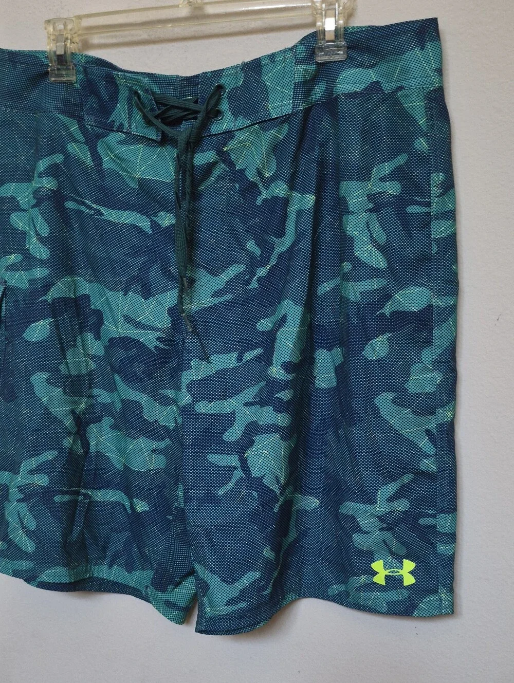 Under Armour Men’s Teal Camo Swim Trunks Size 36